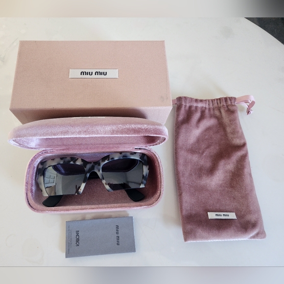 Miu Miu Sunglasses - Picture 7 of 7